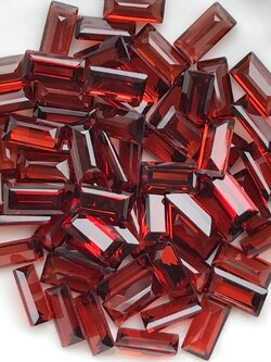 โกเมนสี่เหลี่ยมผืนผ้า 6x3mm. 5 กะรัต