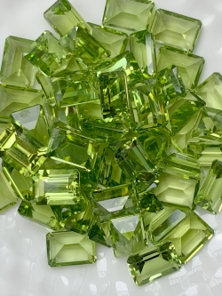 เพอริดอทสี่เหลี่ยม 7X5 มม. 5 กะรัต