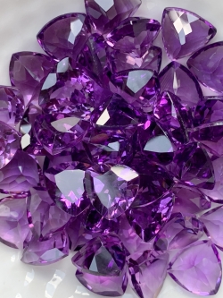 อเมทิสสามเหลี่ยม 9X9 มม. 1 เม็ด