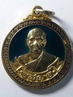 รหัสสินค้า เหรียญคณาจารย์ 182 เหรียญกะไหล่ทองลงยา พระมงคลเทพมุนี หลวงพ่อสด วัดปากน้ำ ภาษีเจริญ กรุงเทพฯ ออกวัดห้วยเจริญผล อำเภอบ้านโป่ง จังหวัดราชบุรี สร้างปี 2537