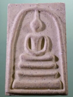 Antig FB 12158 พระสมเด็จเนื้อผง รุ่นสมโภช 600 ปี วัดเขากบ จังหวัดนครสวรรค์ มวลสารดีพิธีใหญ่ ขนาดเทียบกับเหรียญบาท