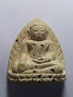 รหัสสินค้า พระไม่ทราบที่ 078 หลวงพ่อโตเนื้อผง หลังอุ โรยเศษรักทอง ไม่ทราบที่