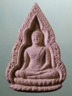 รหัสสินค้า พระมีกล่อง 4020 พระผงที่ระลึกหลวงพ่อพุทธสิทธิ วัดสว่างอารมณ์ อำเภอบางเลน จังหวัดนครปฐม พระสวย กล่องเดิม