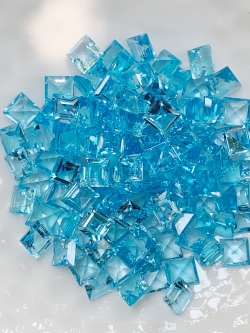 บลูโทปาสสี่เหลี่ยม 4x4 มม. 5 กะรัต