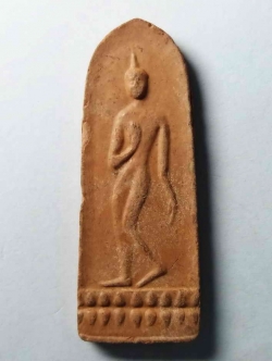 รหัสสินค้า พระเนื้อดิน เนื้อผง เนื้อว่าน 348 พระลีลาเนื้อดินเผา วัดค้างคาว จังหวัดชัยนาท หลวงพ่อกวยปลุกเสก