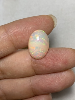 White opal 5.20 กะรัต 1 เม็ด