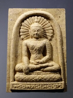 รหัสสินค้า พระมีกล่อง 3749 พระพุทธเมตตาเนื้อผง ที่ระลึกปฏิบัติวิปัสสนาภาวนา 7 เดือน นิสิตปริญญาโท รุ่น 4 - 5 - 6 มหาวิทยาลัยจุฬาลงกรณ์ราชวิทยาลัย