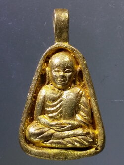 Antig Pim 320 เหรียญหล่อจอบ หลวงพ่อเงิน วัดบางคลาน เนื้อทองทิพย์ ด้านหลังมีหมายเลข 711 น่าจะเกี่ยวข้องกับ เซเว่นอีเลฟเว่น ลองค้นหาข้อมูลดูครับไม่แพง