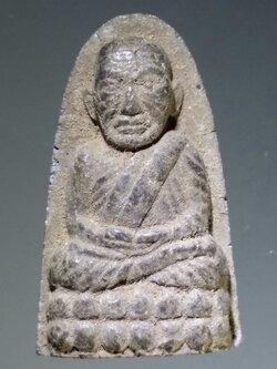 รหัสสินค้า หลวงปู่ทวด วัดต่างๆ 235 หลวงปู่ทวด หลังยันต์อะระหังพุทโธ มะอะอุ พิมพ์ยันต์นูน ไม่ทราบวัดที่สร้าง