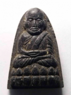 รหัสสินค้า หลวงปู่ทวด วัดต่างๆ 042 หลวงปู่ทวด วัดช้างให้ จังหวัดปัตตานี หลังยันต์นะเฉลียวเพชร พิมพ์เตารีดหัวมน ไม่ทราบปีที่สร้าง