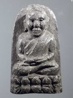 รหัสสินค้า หลวงปู่ทวด วัดต่างๆ 280 หลวงปู่ทวด วัดช้างให้ จังหวัดปัตตานี พิมพ์พระรอดใหญ่ ไม่ทราบปีที่สร้าง