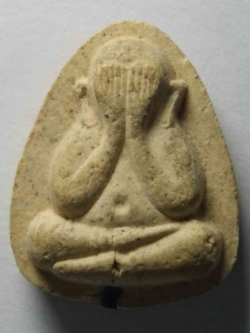 รหัสสินค้า พระปิดตา ทั่วไป 087 พระปิดตาเนื้อผงฝังตะกรุดเงิน วัดหัวลำโพง สร้างปี 2537