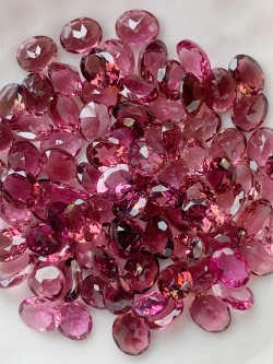 ทัวมาลีนไข่ 5X4 มม. 1 กะรัต