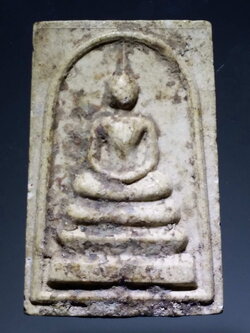 รหัสสินค้า พระสมเด็จ วัดต่างๆ 495 พระสมเด็จเนื้อผง หลังพระบรมสาทิสลักษณ์ สมเด็จพระศรีนครินทราบรมราชชนนี ด้านล่างลายเซ็น (สังวาลย์)