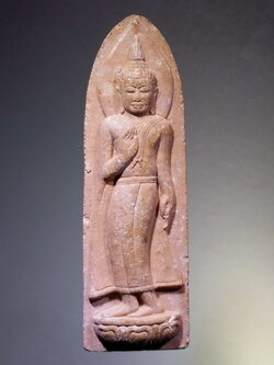 รหัสสินค้า พระไม่ทราบที่ 231 พระลีลาเนื้อผง หลังอูม ไม่ทราบที่