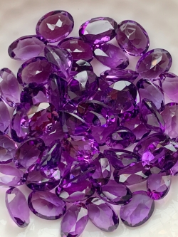 อเมทิสเข้มไข่ 8X6 มม. 5 กะรัต