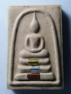 รหัสสินค้า พระสมเด็จ วัดต่างๆ 288 พระสมเด็จฝังตะกรุด 3 กษัตริย์ ติดจีวร หลวงปู่สีห์ วัดโต่งโต้น พระรายการนี้ให้เช่าบูชาแล้ว