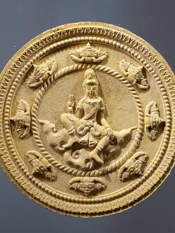 รหัสสินค้า จตุคามรามเทพ 055 พระเทวราชโพธิสัตว์จตุคามรามเทพ รุ่นขุมทรัพย์สี่แผ่นดิน เนื้อเหลือง เรืองทรัพย์ โค๊ตเลเซอร์ หมายเลข ๐๙๐๑๔ กล่องเดิม จตุคามรามเทพ รายการนี้ให้เช่าบูชาแล้ว