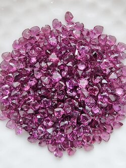 พลอยโรโดไลท์หัวใจ 3.0 มม. 5 กะรัต