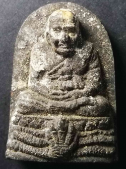 รหัสสินค้า ปัตตานี 004 หลวงปู่ทวดเนื้อว่าน วัดช้างให้ จังหวัดปัตตานี พิมพ์นั่งพญานาค 5 เศียร ไม่ทราบปีที่สร้าง พระรายการนี้ให้เช่าบูชาแล้ว