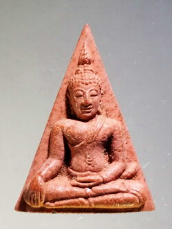 รหัสสินค้า พระไม่ทราบที่ 346 พระนางพญาเนื้อผง หลังพระคาถาเงินล้าน ไม่ทราบที่ พระรายการนี้ให้เช่าบูชาแล้ว