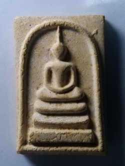 รหัสสินค้า พระสมเด็จ วัดต่างๆ 274 พระสมเด็จเนื้อผง หลวงปู่บุดดา ถาวโร วัดกลางชูศรีเจริญสุข จังหวัดสิงห์บุรี ที่ระลึกอายุครบ 100 ปี ปลุกเสก พิธีเสาร์ 5 ปี 2536 หลังปั๊มตรายาง พระรายการนี้ให้เช่าบูชาแล้ว