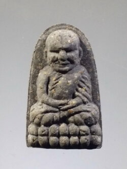 รหัสสินค้า พระมีกล่อง 3782 พิมพ์พระรอดเล็ก หลวงพ่อทวด เนื้อว่าน พระของขวัญ วัดห้วยมงคล จังหวัดประจวบคีรีขันธ์