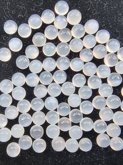 มูนสโตนกลมหลังเบี้ย 5.0 mm. 5 กะรัต