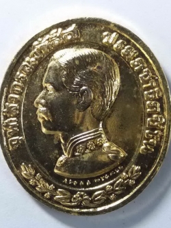 รหัสสินค้า นครราชสีมา 088 เหรียญกะไหล่ทอง รัชกาลที่ 5 หลังหลวงพ่อคูณ วัดบ้านไร่ รุ่นสร้างกุฏิวัดบ้านหาญ อำเภอด่านขุนทด จังหวัดนครราชสีมา