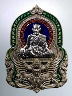 รหัสสินค้า พระมีกล่อง 045 เหรียญหลวงพ่อพัฒน์ วัดห้วยด้วน จ.นครสวรรค์ รุ่นราชันย์แสนล้าน ปี ๒๕๖๔ เนื้อทองชนวน ลงยา 3 สี หน้ากากอัลปาก้า หมายเลข ๑๗๗