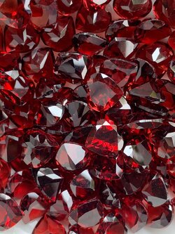 โกเมนหัวใจ 7mm. 5 กะรัต