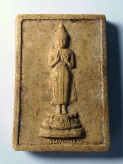 รหัสสินค้า พระไม่ทราบที่ 050 พระประจำวันจันทร์เนื้อผง หลังธรรมจักร ไม่ทราบที่