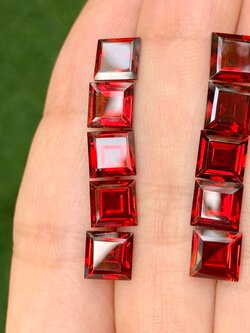 โกเมนสี่เหลี่ยม 7x7 มม. 6 กะรัต