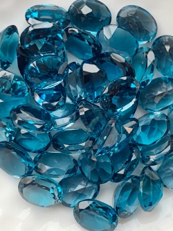 ลอนดอนบลูโทปาสไข่ 8X6 มม. 5 กะรัต