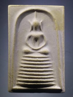 รหัสสินค้า พระสมเด็จ วัดต่างๆ 1158 พระสมเด็จฐาน 9 ชั้น ที่ระลึก 60 พรรษา สมเด็จพระบรมราชินีนาถ มูลนิธิธรรมชีวิน จัดสร้าง หลวงพ่อฤาษีลิงดำร่วมปลุกเสก และพระเกจิอื่นๆอีกมากมาย พระดีพิธีใหญ่ พระรายการนี้ให้เช่าบูชาแล้ว