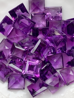 อเมทิสสี่เหลี่ยม 7 มม. 5 กะรัต