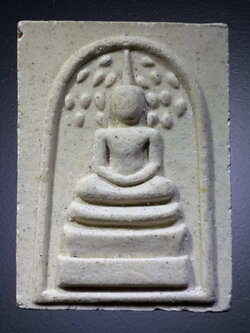 รหัสสินค้า พระสมเด็จ วัดต่างๆ 899 พระสมเด็จเนื้อผง พิมพ์ปรกโพธิ์ หลังพญาเต่าเรือน หลวงปู่หลิว วัดไร่แตงทอง จังหวัดนครปฐม รุ่นไตรมาสปี 2543