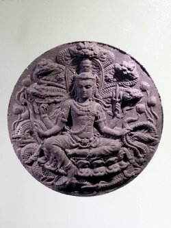 รหัสสินค้า จตุคามรามเทพ 793 จตุคามรามเทพ รุ่นมหาปาฏิหาริย์มั่งมีทรัพย์ เนื้อว่านดำ กล่องแปดเหลี่ยม ขนาด 5.6 cm จตุคามรามเทพ รุ่น มหาปาฎิหารย์มั่งมีทรัพย์ ปีพ.ศ. 2550