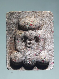 รหัสสินค้า พระมีกล่อง 371 พระปิดตาเนื้อผงเถ้าอัฐิ ย้อนยุคพิมพ์วัดโพธิ์ พระครูเกษมจริยานุกูล ครูบากิตติชัย เขมจารี วัดปางมะกง อำเภอเชียงดาว จังหวัดเชียงใหม่ สร้างปี 2566