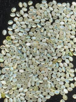 ไพฑูรย์ตาแมวไข่ 4x3 mm 1 เม็ด