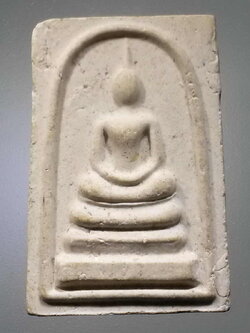 รหัสสินค้า พระสมเด็จวัดต่างๆ 978 พระสมเด็จเนื้อผง หลวงพ่อมุ่ย วัดดอนไร่ ที่ระลึก 106 ปี อำเภอสามชุก จังหวัดสุพรรณบุรี