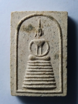 รหัสสินค้า พระสมเด็จ วัดต่างๆ 194 พระสมเด็จเนื้อผง หลวงพ่อคูณ ออกวัดบ้านยางกระทุง อำเภอปักธงชัย จังหวัดนครราชสีมา สร้างปี 2539 หายากสร้างน้อย พระมีประสบการณ์