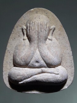 รหัสสินค้า พระเนื้อดิน ผง ว่าน 10468 พระปิดตา ปลดหนี้ เนื้อขาว หลวงปู่โต๊ะ วัดประดู่ฉิมพลี รุ่นปลุดหนี้ ปี2542