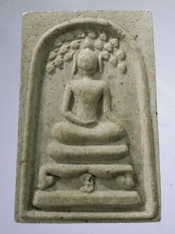 รหัสสินค้า พระสมเด็จ วัดต่างๆ 927 พระสมเด็จเนื้อผงพิมพ์ปรกโพธิ์สะดุ้งกลับ ฐานขาสิงห์ แม่ธรณีบีบมวยผม วัดหลวง จังหวัดพิจิตร พระรายการนี้ให้เช่าบูชาแล้ว