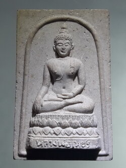 รหัสสินค้า พระเนื้อดิน ผง ว่าน 10435 พระผงพิมพ์พระพุทธหลวงพ่อเพชร ที่ระลึกครบรอบ 84 ปี หลวงพ่อบุญมี ขันติโก วัดบางโฉลงใน จังหวัดสมุทรปราการ