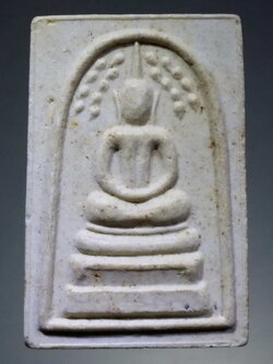 รหัสสินค้า พระไม่ทราบที่ 257 พระสมเด็จเนื้อผงพิมพ์ปรกโพธิ์ หลังยันต์นะเฉลียวเพชร ด้านหลังมีชื่อย่อวัด ว.ต.ค. ไม่ทราบที่