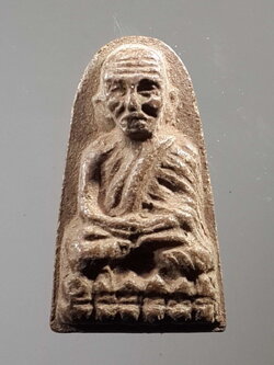 รหัสสินค้า หลวงปู่ทวด วัดต่างๆ 297 หลวงปู่ทวด เนื้อผงสีน้ำตาล หลังเรียบ ไม่ทราบที่ พระรายการนี้ให้เช่าบูชาแล้ว