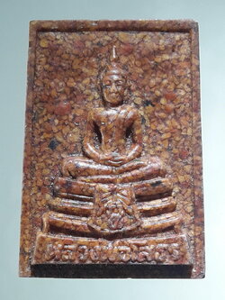 รหัสสินค้า พระเนื้อดิน ผง ว่าน 10433 หลวงพ่อโสธร เนื้อกระเบื้องหลังคาโบสถ์ วัดโสธรวรารามวรวิหาร จังหวัดฉะเชิงเทรา พิมพ์มีขอบ