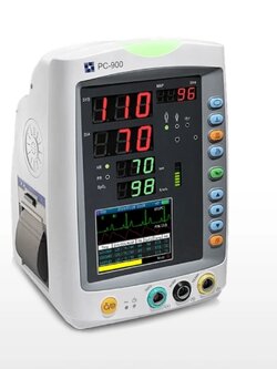 เครื่องวัดความดันโลหิตอัตโนมัติ พร้อมวัดปริมาณออกซิเจนในเลือด (Vital Signs Monitor) รุ่น PC-900 PRO SN
