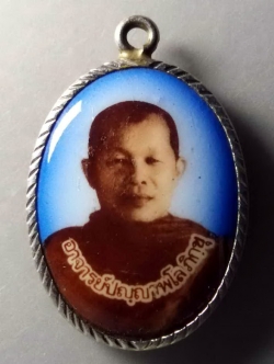 รหัสสินค้า เครื่องราง ล็อตเก็ต ภาพถ่าย 056 ล็อกเก็ตหลวงพ่อคับ วัดหนองนกไข่ จังหวัดสมุทสาคร ไม่ทราบปีที่สร้าง น่าจะยุคแรกๆ